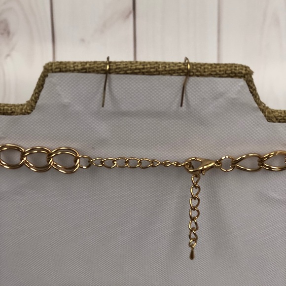 NWT Necklace and Earing Set - Picture 4 of 5